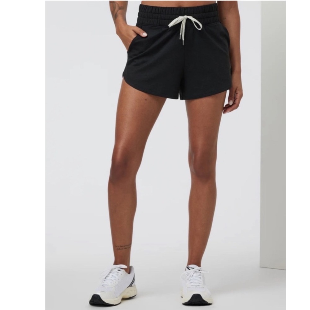 Vuori Performance Jogger Shorts Black Heather Smocked Waist VW3013 Womens XS